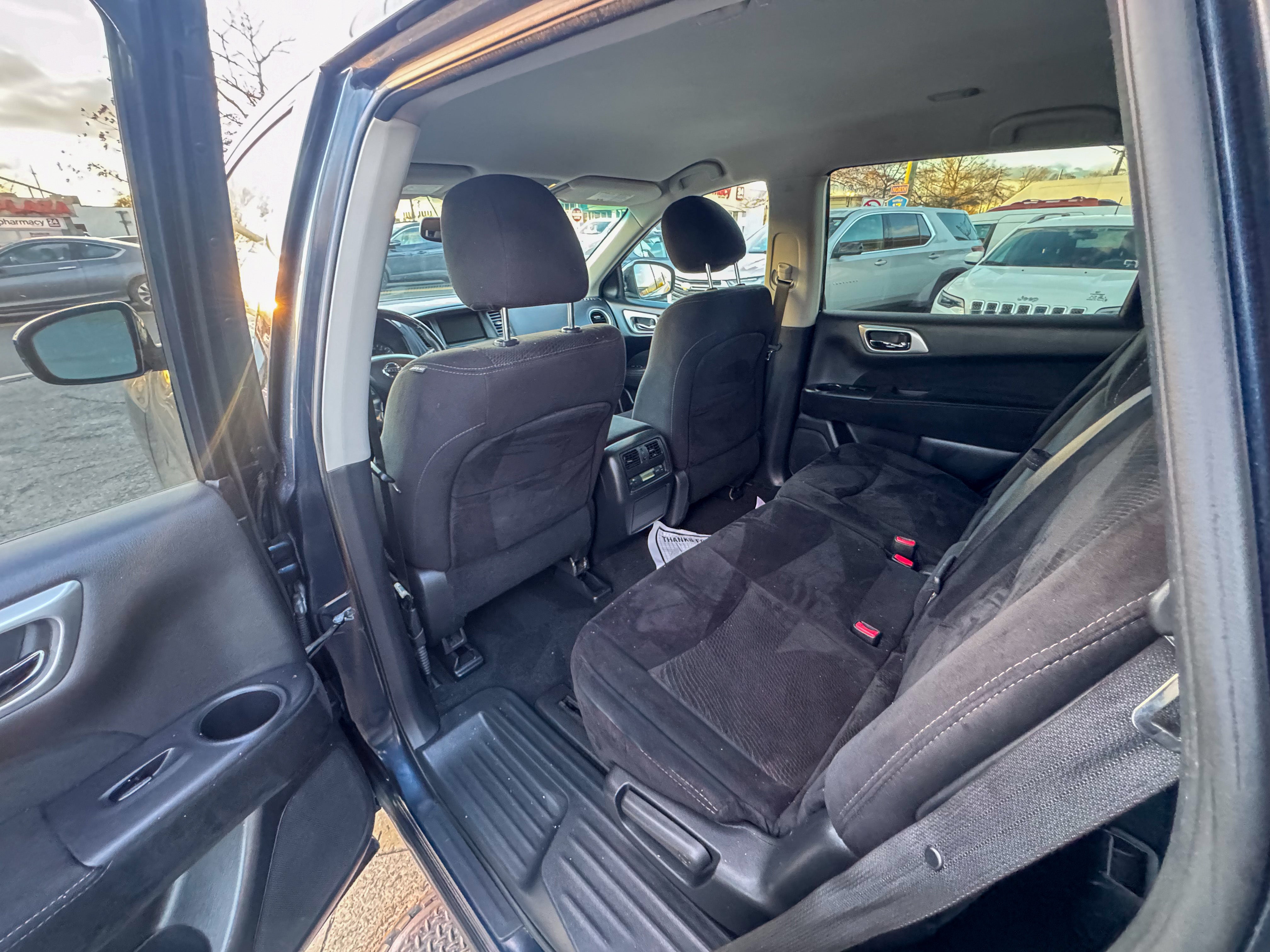 2016 Nissan Pathfinder SV